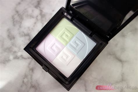 Zoom sur la Prisme Libre pressed powder de Givenchy